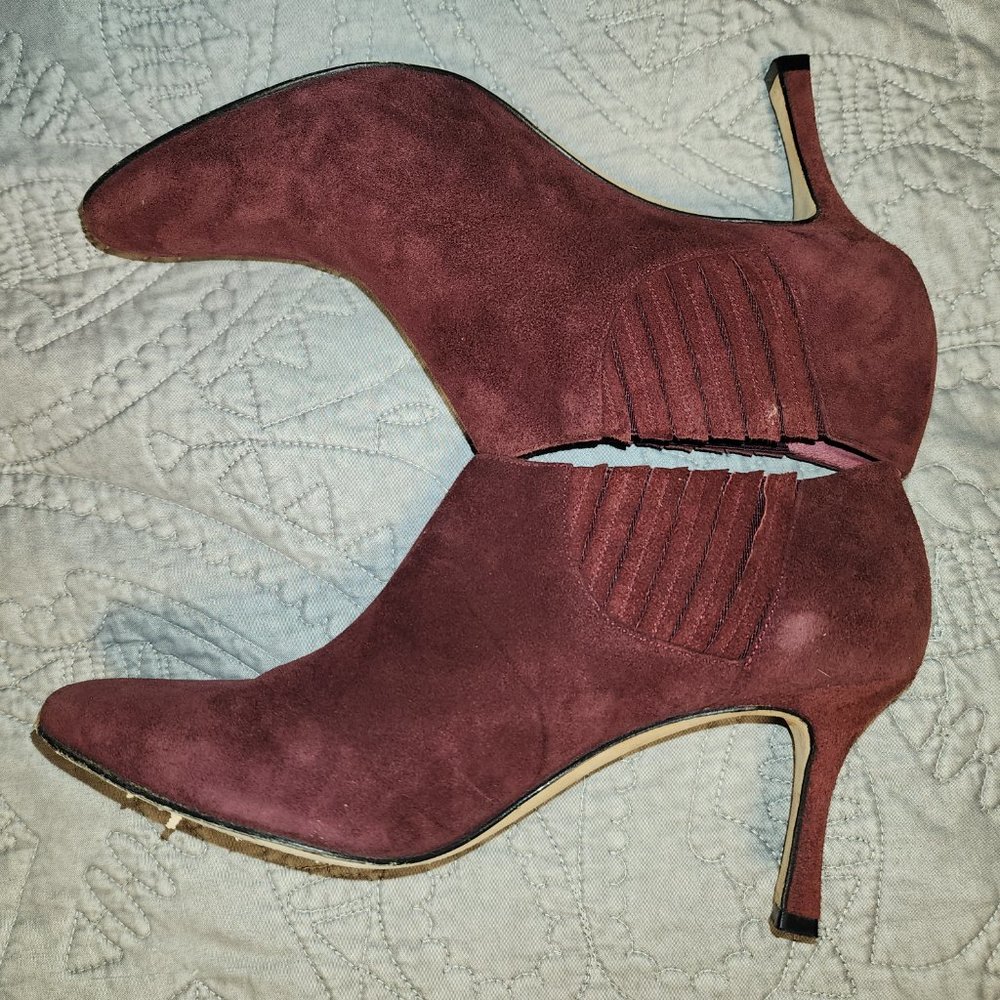 Manolo Blahnik Livrea Burgundy Suede Ankle Booties Size 38 - LIKE NEW CONDITION - Picture 3 of 7